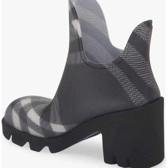 Burberry Women’s Marsh Textured Ankle Boot NEW in box - Picture 3 of 13